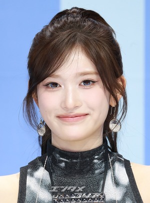 【フォト】IVE、3年ぶりにフルアルバムで音楽活動…シックになったビジュアル