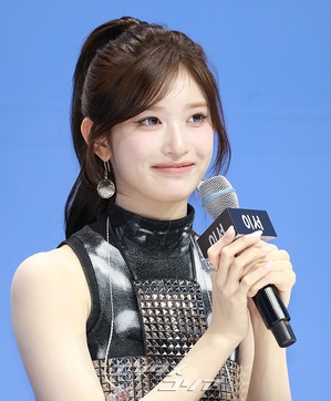 【フォト】IVE、3年ぶりにフルアルバムで音楽活動…シックになったビジュアル