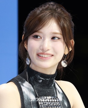 【フォト】IVE、3年ぶりにフルアルバムで音楽活動…シックになったビジュアル