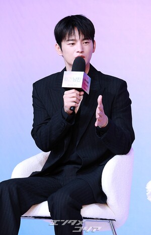 【フォト】『マンスリー彼氏』キム・ジョンシク監督＆ソ・イングク＆ジス、和気あいあいとした懇談会