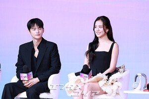 【フォト】『マンスリー彼氏』キム・ジョンシク監督＆ソ・イングク＆ジス、和気あいあいとした懇談会