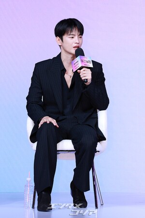 【フォト】『マンスリー彼氏』キム・ジョンシク監督＆ソ・イングク＆ジス、和気あいあいとした懇談会