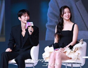 【フォト】『マンスリー彼氏』キム・ジョンシク監督＆ソ・イングク＆ジス、和気あいあいとした懇談会