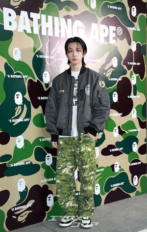 【フォト】BOYNEXTDOORジェヒョン＆ウナク　肩組み仲良し…手ハート・ポーズ