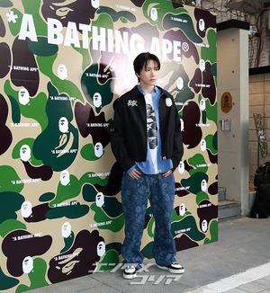 【フォト】BOYNEXTDOORジェヒョン＆ウナク　肩組み仲良し…手ハート・ポーズ