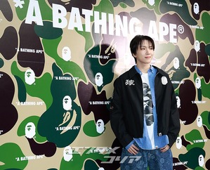 【フォト】BOYNEXTDOORジェヒョン＆ウナク　肩組み仲良し…手ハート・ポーズ