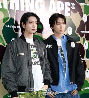 【フォト】BOYNEXTDOORジェヒョン＆ウナク　肩組み仲良し…手ハート・ポーズ