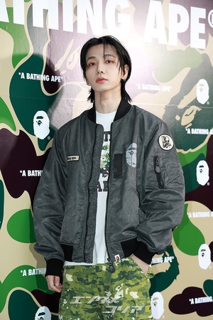 【フォト】BOYNEXTDOORジェヒョン＆ウナク　肩組み仲良し…手ハート・ポーズ