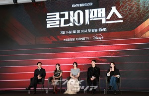 【フォト】懇談会に臨む『クライマックス』のキャストたち