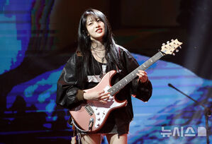 【フォト】LOONA・cignature・ユーチューバーが集まったガールズバンド「LATENCY」デビュー