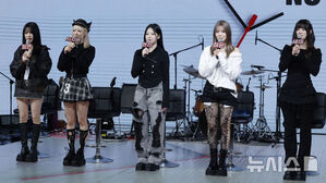 【フォト】LOONA・cignature・ユーチューバーが集まったガールズバンド「LATENCY」デビュー