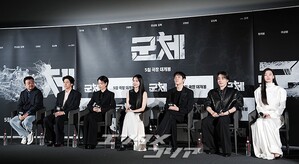 【フォト】Kゾンビ映画『群体』の主役たち、巧みな話術で作品への期待度アップ