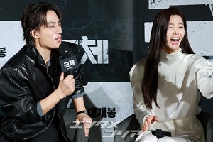 【フォト】Kゾンビ映画『群体』の主役たち、巧みな話術で作品への期待度アップ