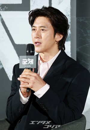 【フォト】Kゾンビ映画『群体』の主役たち、巧みな話術で作品への期待度アップ