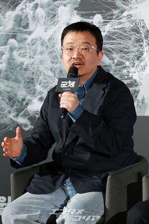 【フォト】Kゾンビ映画『群体』の主役たち、巧みな話術で作品への期待度アップ