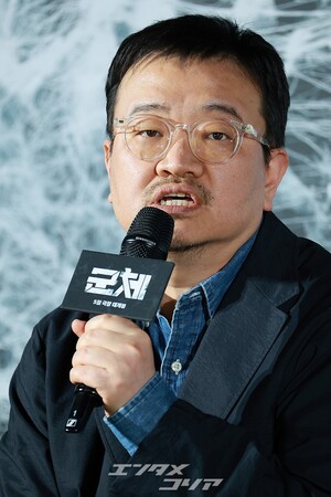 【フォト】Kゾンビ映画『群体』の主役たち、巧みな話術で作品への期待度アップ