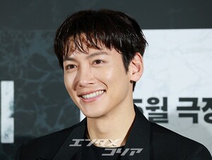 【フォト】Kゾンビ映画『群体』の主役たち、巧みな話術で作品への期待度アップ