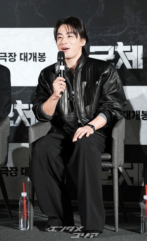 【フォト】Kゾンビ映画『群体』の主役たち、巧みな話術で作品への期待度アップ