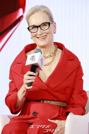 【フォト】韓国で『プラダを着た悪魔2』記者懇談会に臨むキャストたち