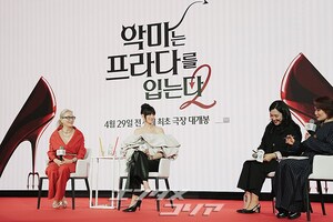 【フォト】韓国で『プラダを着た悪魔2』記者懇談会に臨むキャストたち