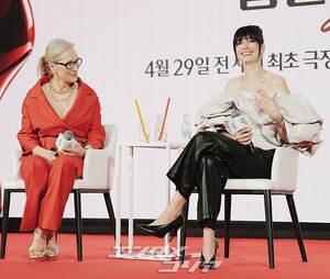 【フォト】韓国で『プラダを着た悪魔2』記者懇談会に臨むキャストたち