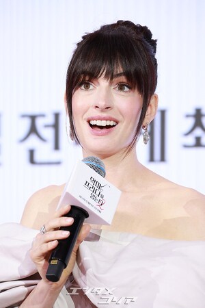 【フォト】韓国で『プラダを着た悪魔2』記者懇談会に臨むキャストたち