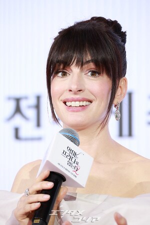 【フォト】韓国で『プラダを着た悪魔2』記者懇談会に臨むキャストたち