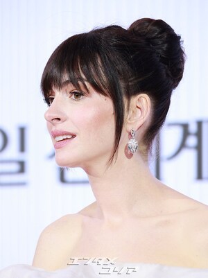 【フォト】韓国で『プラダを着た悪魔2』記者懇談会に臨むキャストたち