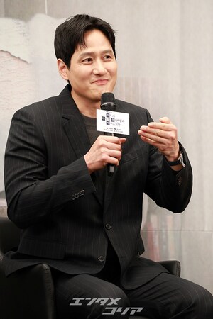 【フォト】懇談会に臨む『誰だって無価値な自分と闘っている』のキャストたち