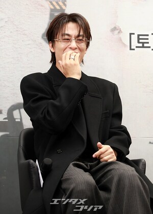 【フォト】懇談会に臨む『誰だって無価値な自分と闘っている』のキャストたち