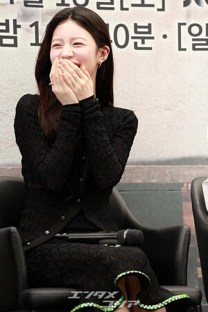 【フォト】懇談会に臨む『誰だって無価値な自分と闘っている』のキャストたち