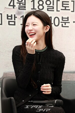 【フォト】懇談会に臨む『誰だって無価値な自分と闘っている』のキャストたち