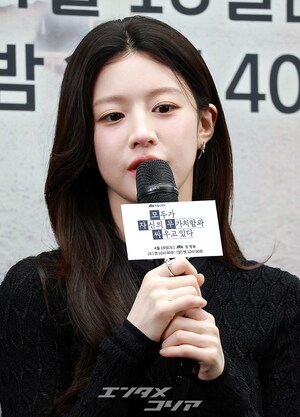 【フォト】懇談会に臨む『誰だって無価値な自分と闘っている』のキャストたち