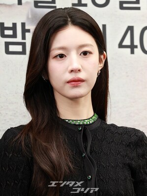 【フォト】懇談会に臨む『誰だって無価値な自分と闘っている』のキャストたち