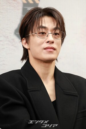 【フォト】懇談会に臨む『誰だって無価値な自分と闘っている』のキャストたち