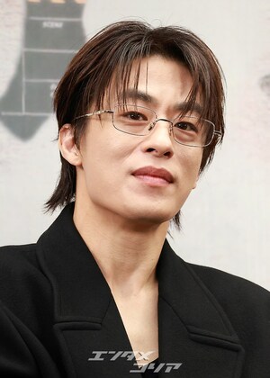 【フォト】懇談会に臨む『誰だって無価値な自分と闘っている』のキャストたち