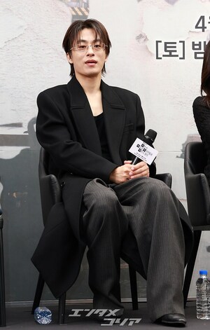 【フォト】懇談会に臨む『誰だって無価値な自分と闘っている』のキャストたち