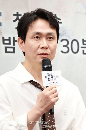 【フォト】懇談会に臨む『誰だって無価値な自分と闘っている』のキャストたち