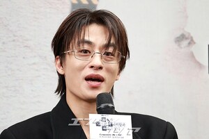 【フォト】懇談会に臨む『誰だって無価値な自分と闘っている』のキャストたち