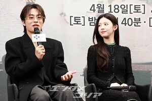 【フォト】懇談会に臨む『誰だって無価値な自分と闘っている』のキャストたち