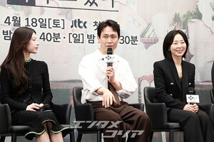 【フォト】懇談会に臨む『誰だって無価値な自分と闘っている』のキャストたち