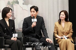 【フォト】懇談会に臨む『誰だって無価値な自分と闘っている』のキャストたち