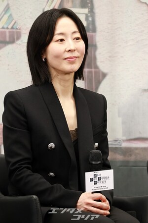 【フォト】懇談会に臨む『誰だって無価値な自分と闘っている』のキャストたち