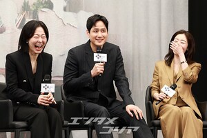 【フォト】懇談会に臨む『誰だって無価値な自分と闘っている』のキャストたち