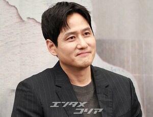 【フォト】懇談会に臨む『誰だって無価値な自分と闘っている』のキャストたち