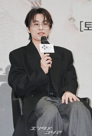 【フォト】懇談会に臨む『誰だって無価値な自分と闘っている』のキャストたち