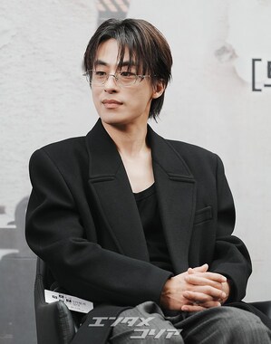 【フォト】懇談会に臨む『誰だって無価値な自分と闘っている』のキャストたち