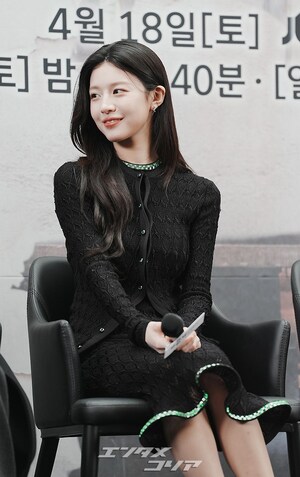 【フォト】懇談会に臨む『誰だって無価値な自分と闘っている』のキャストたち