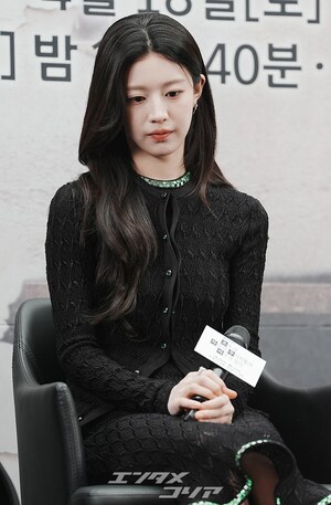 【フォト】懇談会に臨む『誰だって無価値な自分と闘っている』のキャストたち