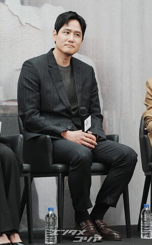 【フォト】懇談会に臨む『誰だって無価値な自分と闘っている』のキャストたち